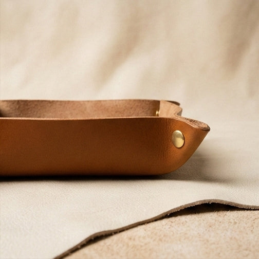 Leather valet tray snap corner detail