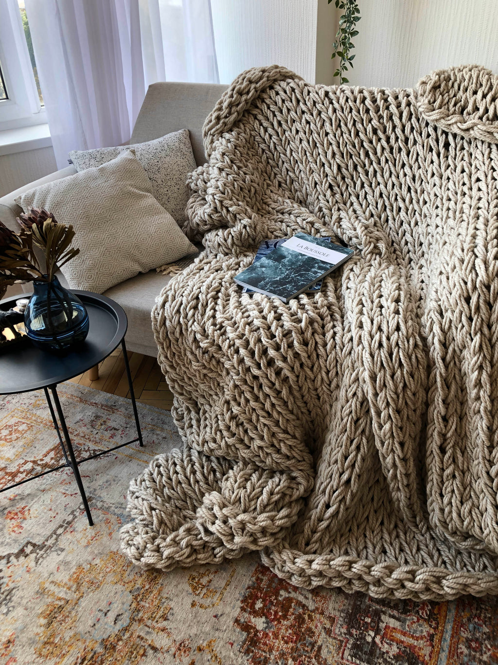 Chunky Knit Throw Blanket — Soft Oversized Knitted Throw for Sofa & Bed