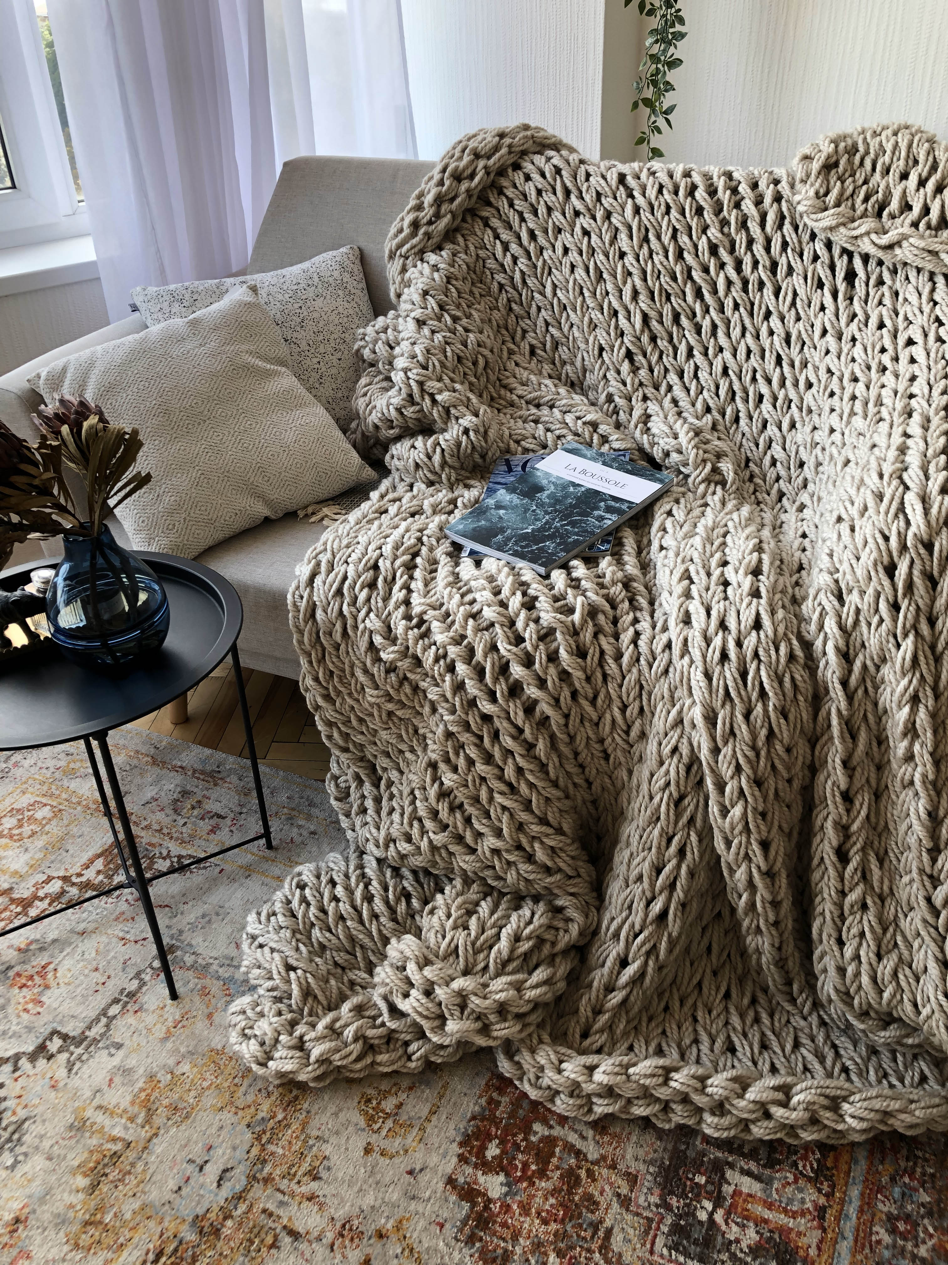 Chunky Knit Throw Blanket — Soft Oversized Knitted Throw for Sofa & Bed