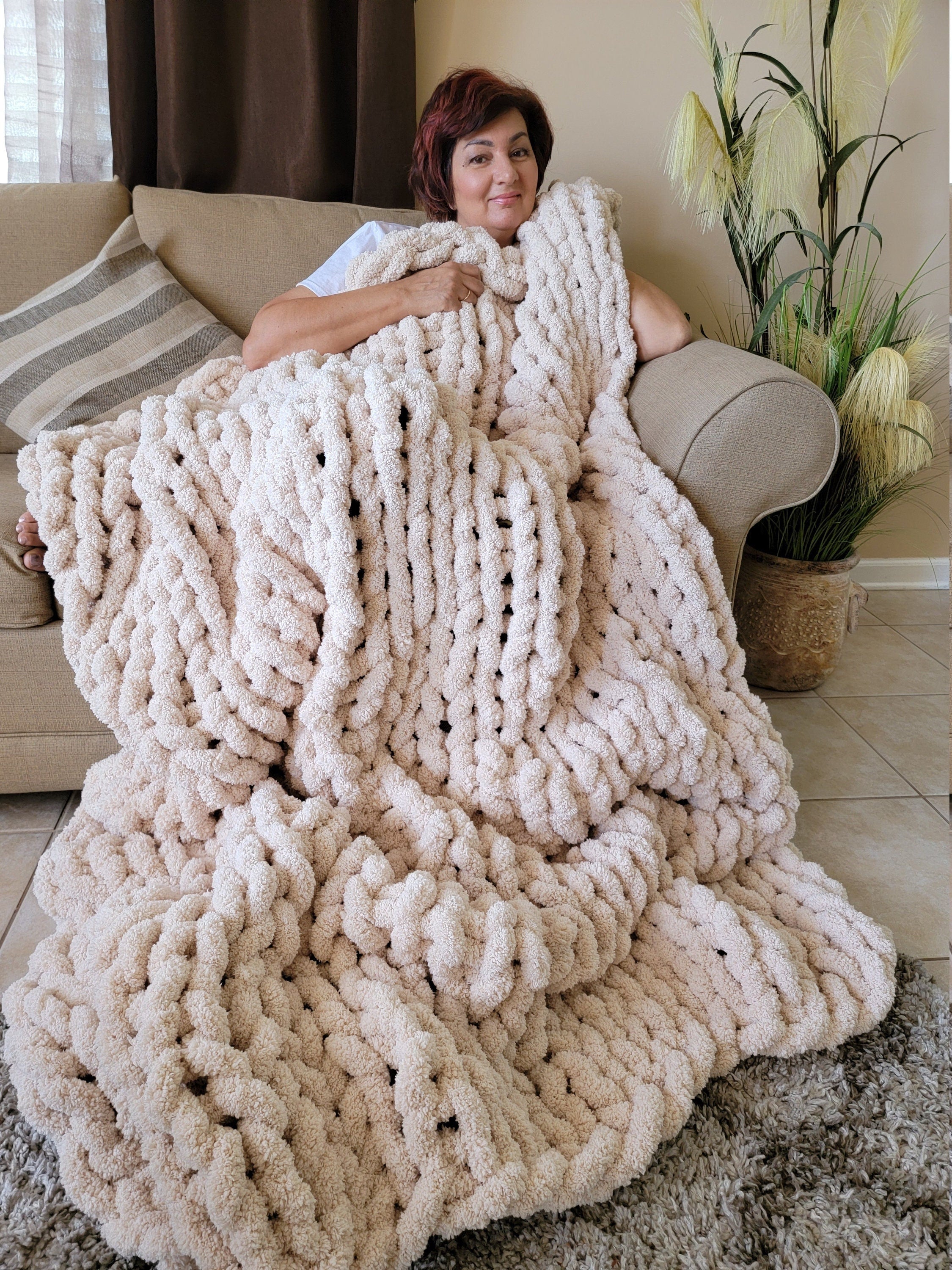 Chunky Knit Throw Blanket — Soft Oversized Knitted Throw for Sofa & Bed
